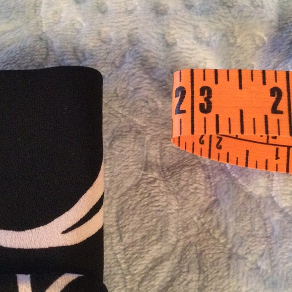 🌟 Worthington Black with White Outlined Flowers - Picture 8 of 12